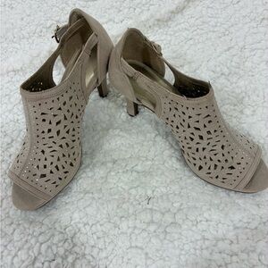 Elegant Tan Women's Heels